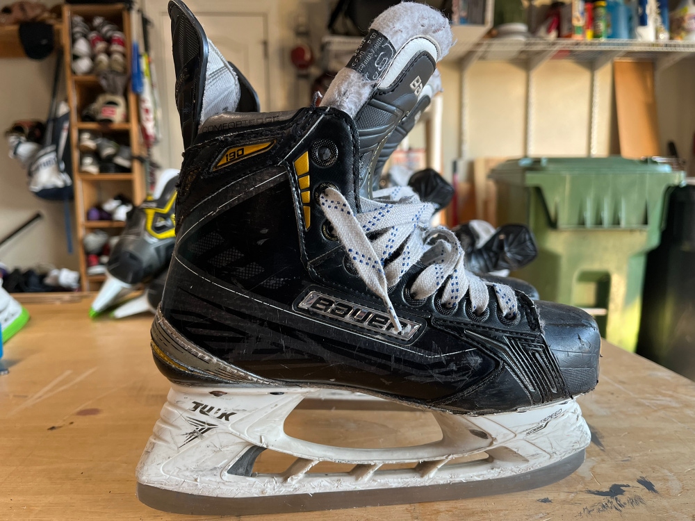 Used Bauer Regular Width   Size 3 Supreme 190 Hockey Skates