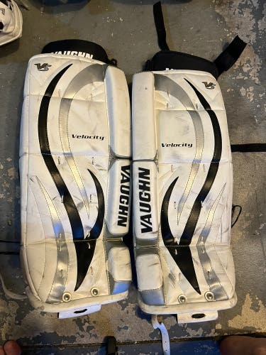 Vaughn Velocity V5 22+1” 7190 Junior Goalie Leg Pads
