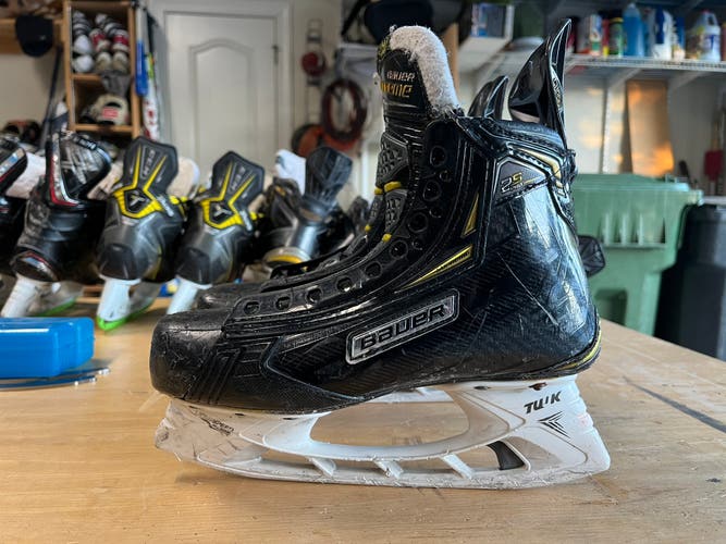 Used Bauer Regular Width   Size 4 Supreme 2S Pro Hockey Skates