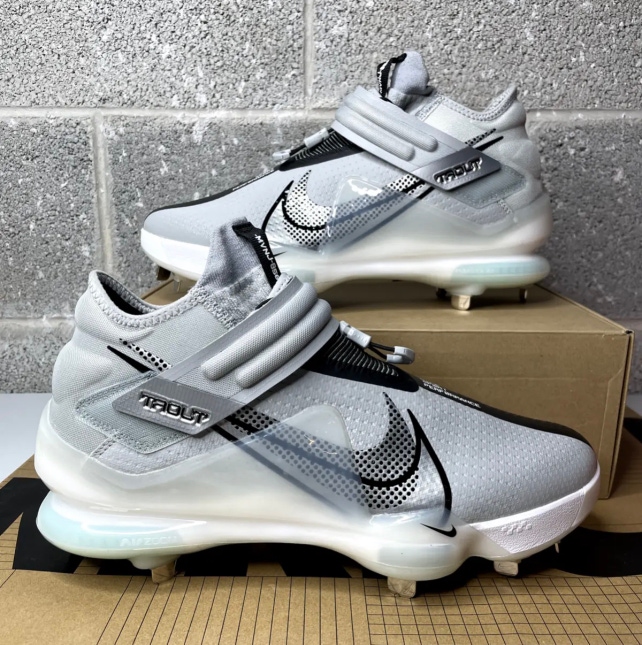 Size 8 Men’s Nike Force Zoom Trout 7 Grey & Black Baseball Cleats