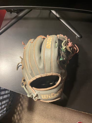 Infield 11.5" A2000 Baseball Glove