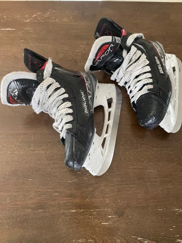 Used Bauer Regular Width  Size 4.5 Vapor 3X Hockey Skates