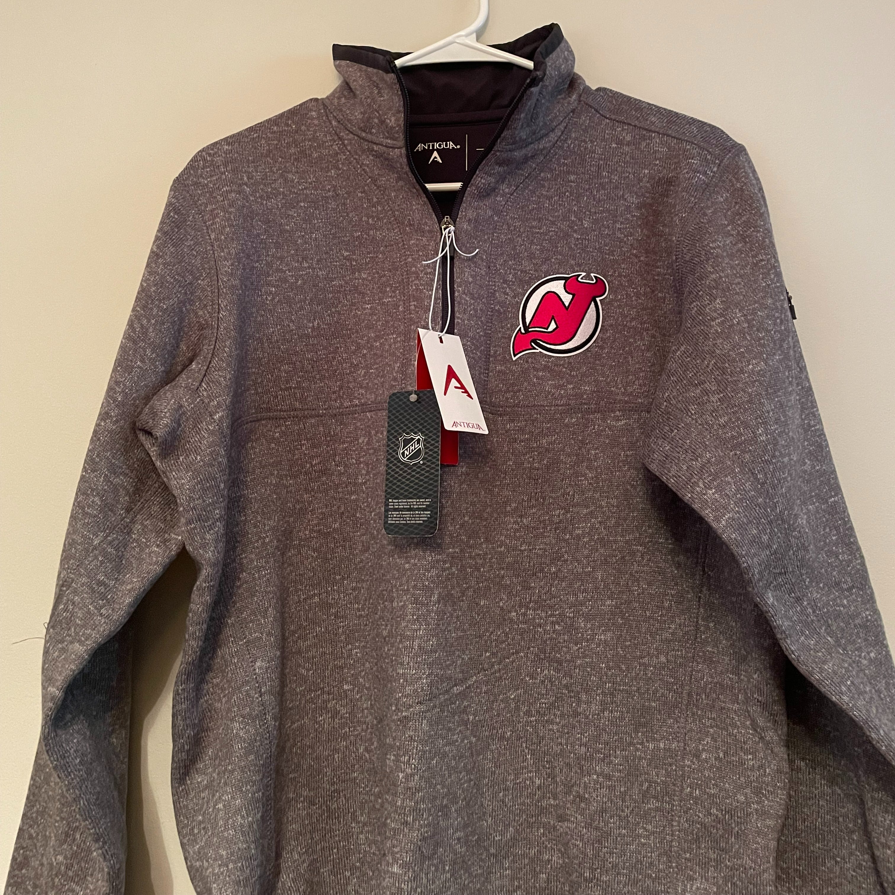 Men's Antigua Heather Gray New Jersey Devils Saga Pullover Hoodie Size: Medium