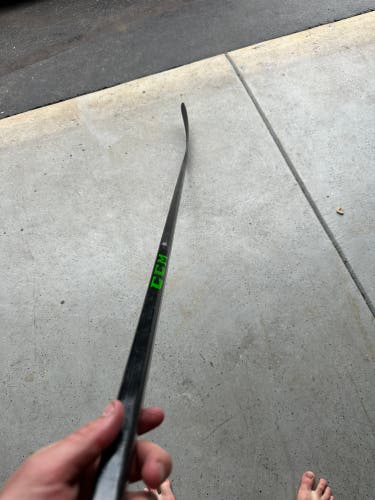 Senior Right Handed P92 Ribcor Trigger 5 Pro Hockey Stick