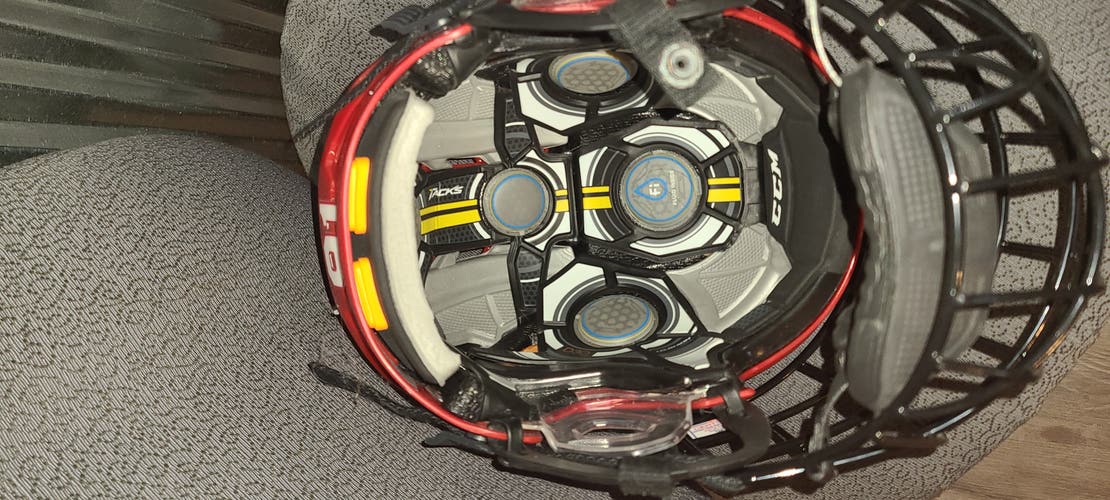 Used Medium CCM Tacks 910 Helmet