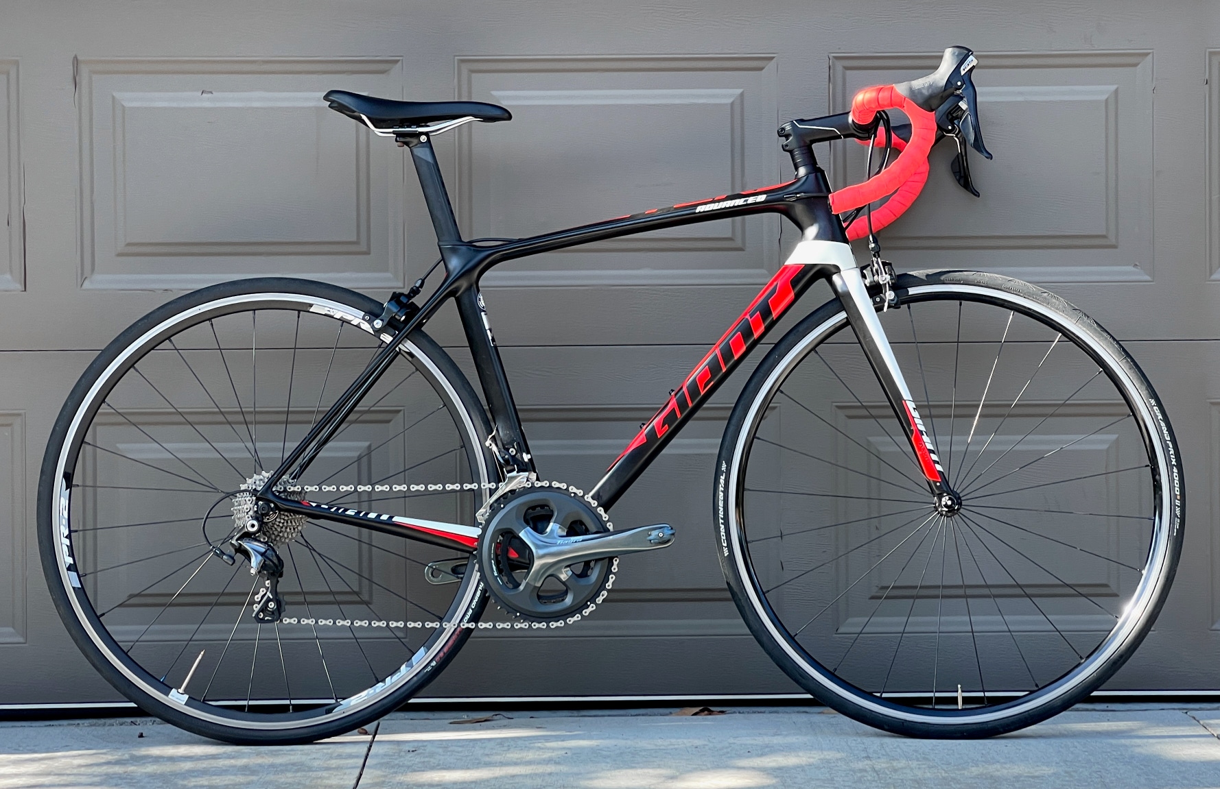 Giant TCR Advanced Carbon Road Bike 105 / Ultegra 11 speed Black Red White - M
