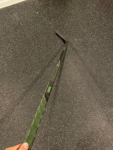 Senior Left Hand P29  Ribcore Trigger 6 Pro Hockey Stick