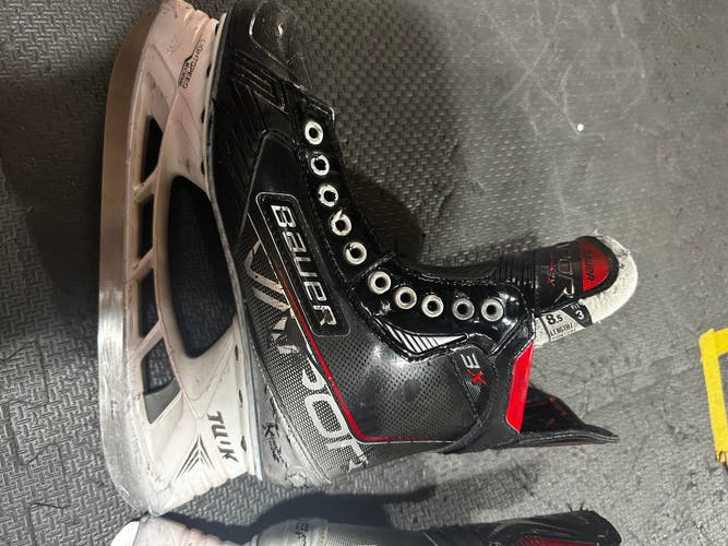 Used Bauer Extra Wide Width  Size 8.5 Vapor 3X Hockey Skates