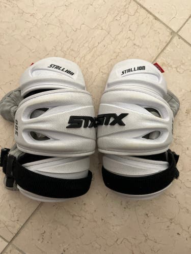 Used Medium/Large STX Stallion 500 Elbow Pads