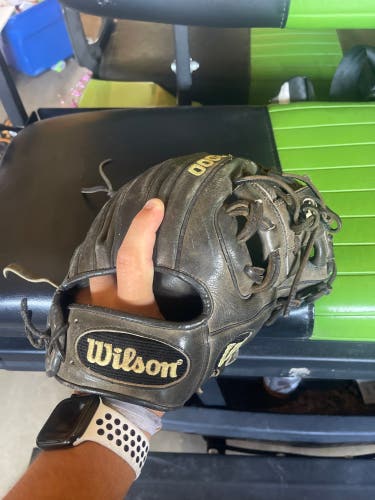 Infield 11 1/4 A2000 Baseball Glove