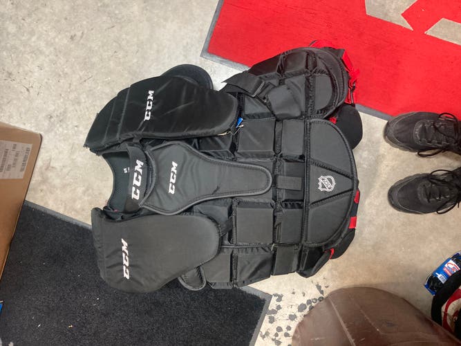 New Medium CCM CL 500 Goalie Chest Protector