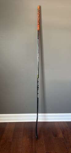 Senior Right Handed P92 Vapor Hyperlite Hockey Stick