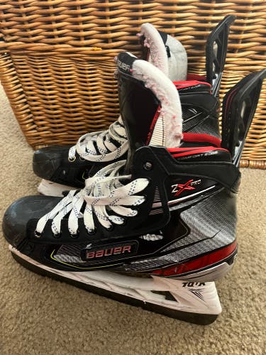 Used Bauer Regular Width  Size 9.5 Vapor 2X Pro Hockey Skates