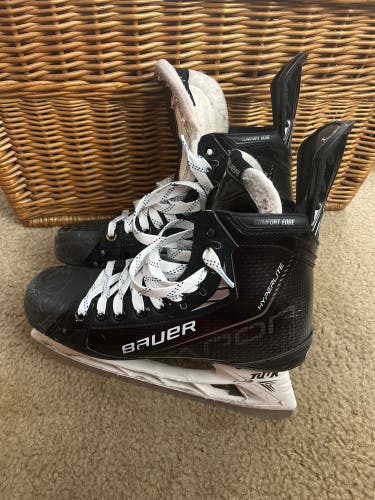 Senior Bauer Regular Width  Size 9.5 Vapor Hyperlite Hockey Skates