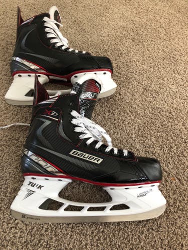 New Bauer Regular Width Size 9 Vapor X2.7 Hockey Skates