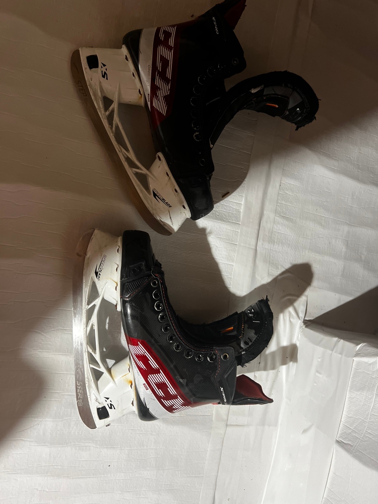 Used CCM Regular Width   Size 8.5 Hockey Skates