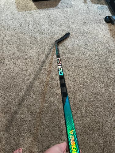 Senior Right Handed P28M Pro Stock Nexus Sync Hockey Stick