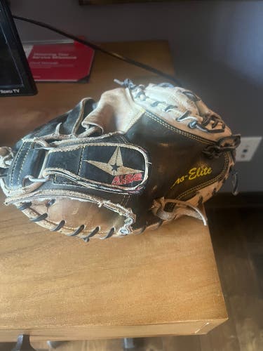 Right Hand Throw 33.5" CM3000SBT Catcher's Glove