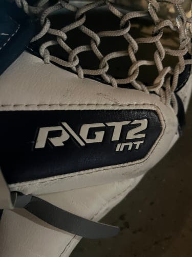 Warrior Hockey Goalie Glove R/GT2 Intermediate