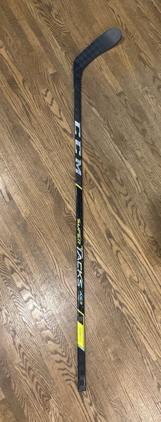 BRAND NEW Intermediate New Right Handed CCM Super Tacks AS3 Pro Hockey Stick P28 Pro Stock
