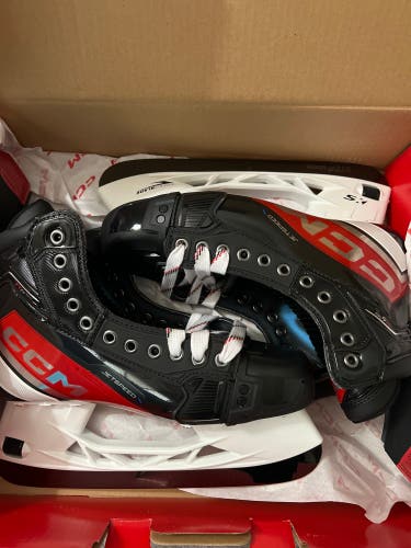 New CCM Regular Width   Size 9 JetSpeed FT6 Pro Hockey Skates