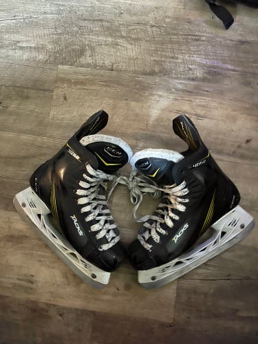 Used CCM Regular Width Size 5 Tacks 4052 Hockey Skates