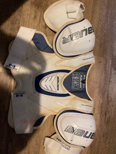 Used Large Bauer Nexus 4000 Shoulder Pads