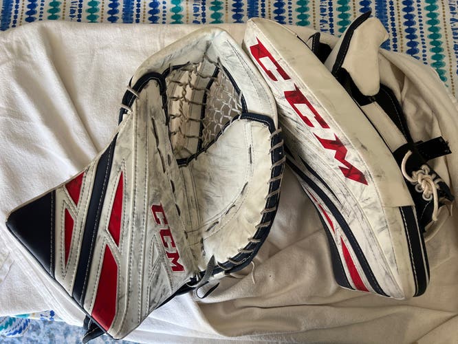 Ccm eflex 4.9 goalie glove and blocker - Intermediate / White (with Blue and Red)