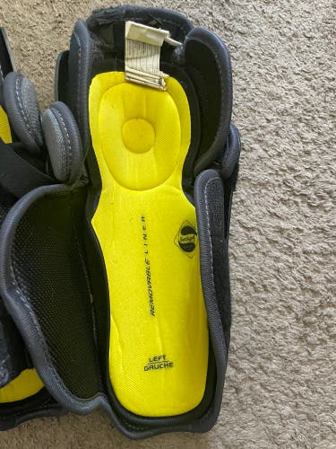 Used Bauer  Supreme S150 Shin Pads