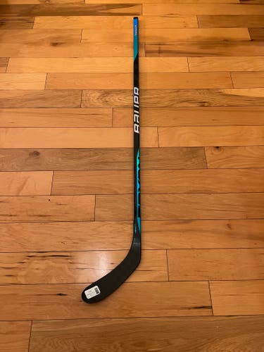 New Bauer Sync Hockey Stick P28/77 Flex/Right Handed