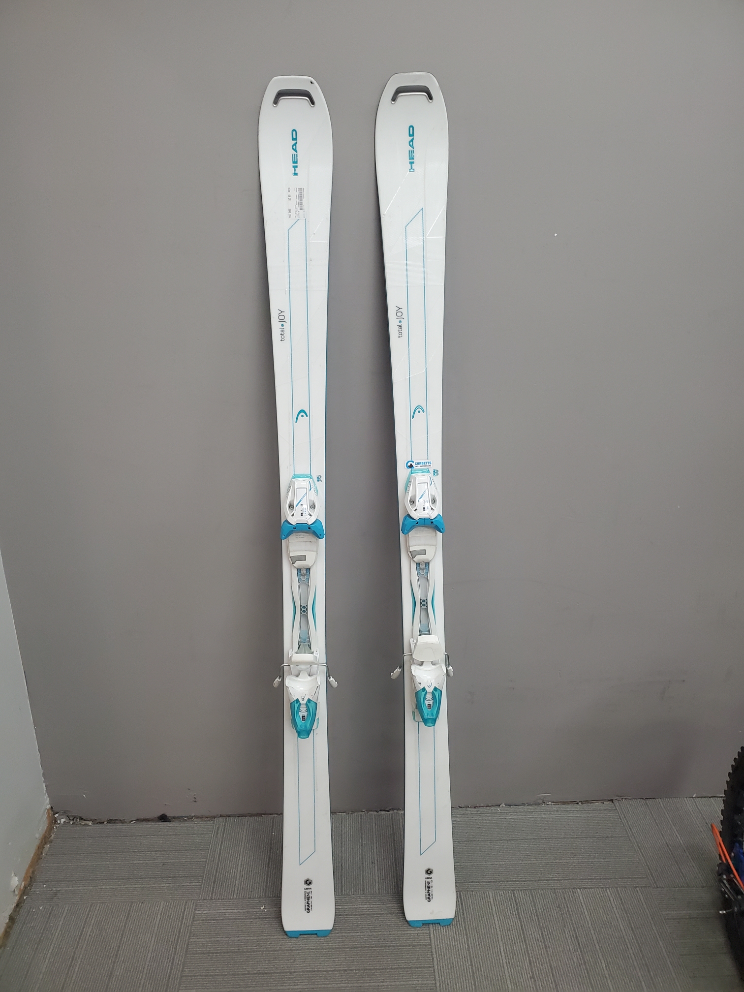 Used Women's 2019 HEAD 168 cm All Mountain Total joy Skis With Bindings Max Din 11