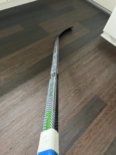 Intermediate Left Hand Mid Pattern Ribcore Trigger 6 Pro Hockey Stick