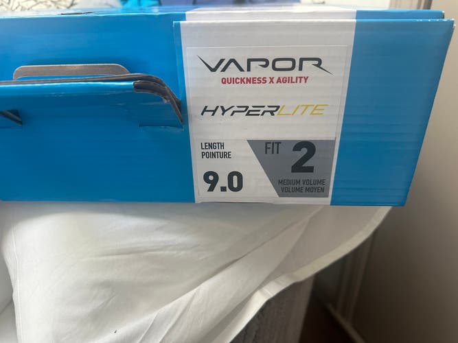 Bauer Hyperlite Skate size 9 Fit 2-brand new in box