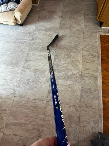 Senior Right Handed P28M Pro Stock Vapor ADV Hockey Stick