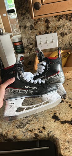 Used Bauer Narrow Width Size 5.5 Vapor 3X Hockey Skates