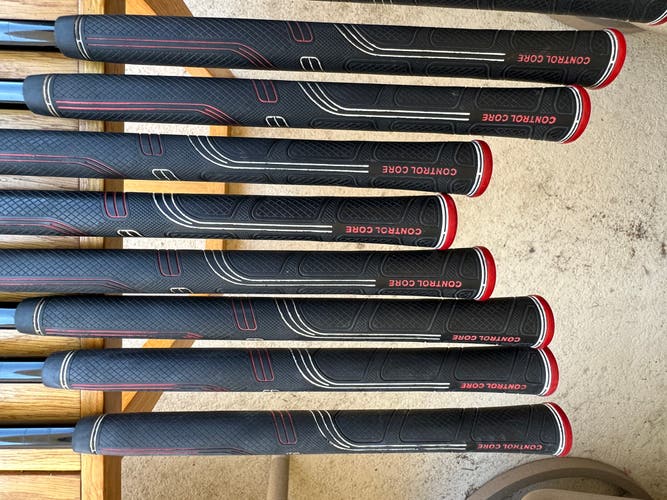 Men's Used TaylorMade Right Handed M2 Iron Set Regular Flex 9 Pieces Graphite Shaft