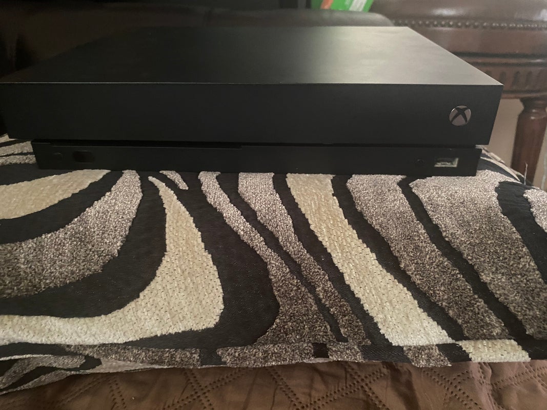 Used Xbox One X 1tb