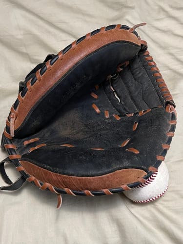 Adidas Right Hand Throw 31.5" Youth Catcher's TS3150BR Catcher’s Mitt