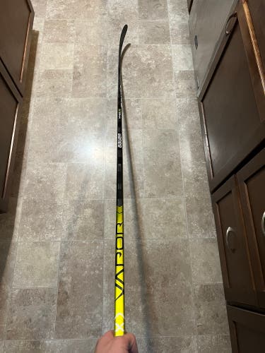 Custom Left Hand P28 Pro Stock Vapor Hyperlite Hockey Stick