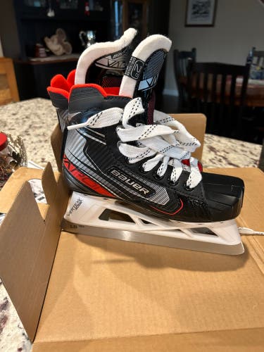 New Bauer Regular Width  Size 2 Vapor X2.7 Hockey Goalie Skates