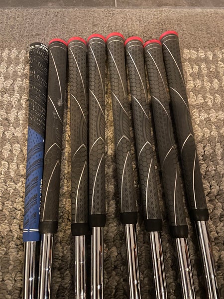 Men's Right Handed Regular Flex Steel Shaft JPX 900 Hot Metal Iron Set