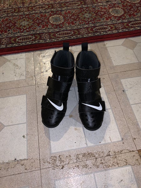 NIKE YOUTH FORCE FASTFLEX FOOTBALL CLEATS SIZE 5.5