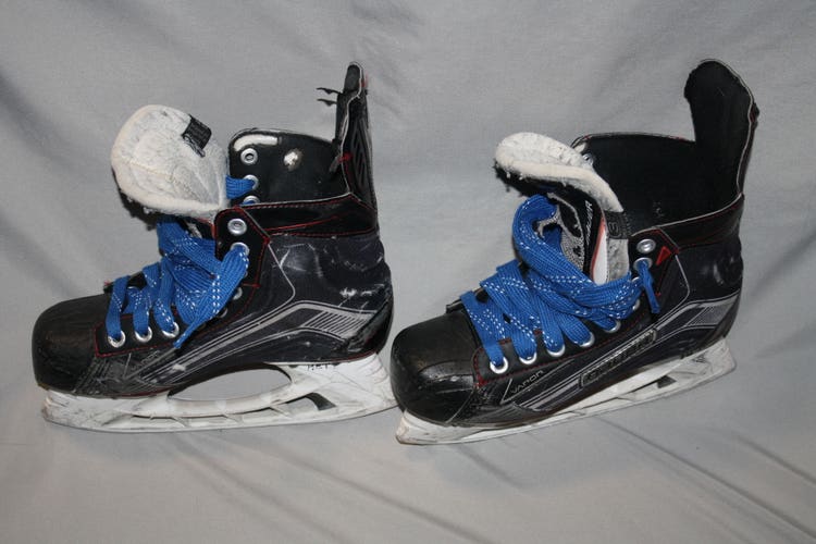 Junior Used Bauer Vapor X500 Hockey Skates Regular Width Size 3.5