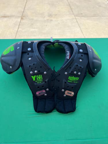 Used Small Schutt Y Flex 4.0 Youth Shoulder Pads