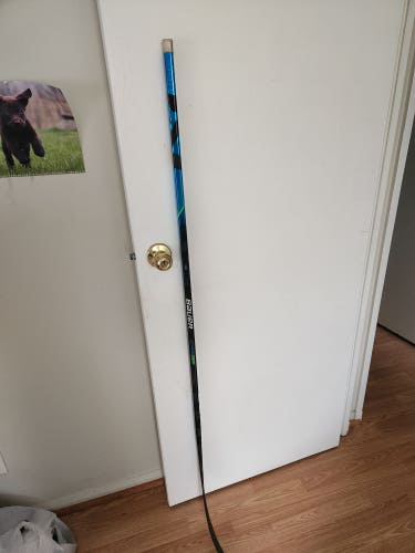 Used Senior Bauer Right Handed Nexus Geo Hockey Stick P28