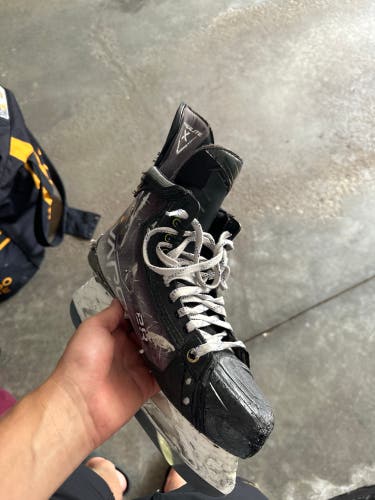 Used Bauer Wide Width Pro Stock Size 7.5 Vapor Hyperlite Hockey Skates