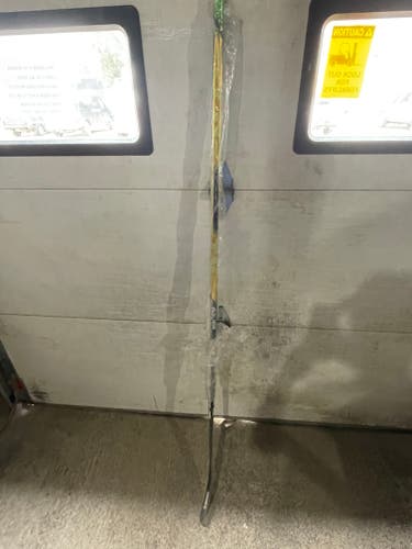 Senior New 87 Flex Left Hand Bauer Supreme UltraSonic Hockey Stick P28