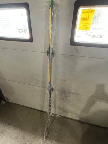 Senior New 87 Flex Right Handed Bauer Supreme UltraSonic Hockey Stick P88