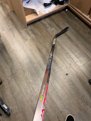 Senior New Right Handed Bauer Vapor Hyperlite Hockey Stick P92M