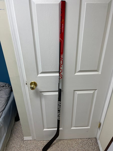 Senior Right Handed Pro Stock Vapor Hyperlite Hockey Stick